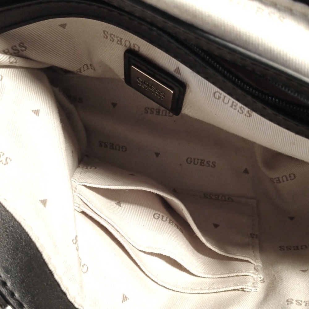 GUESS Small Shoulder Bag Black/White Geometric Gold Chain Strap - Picture 5 of 8